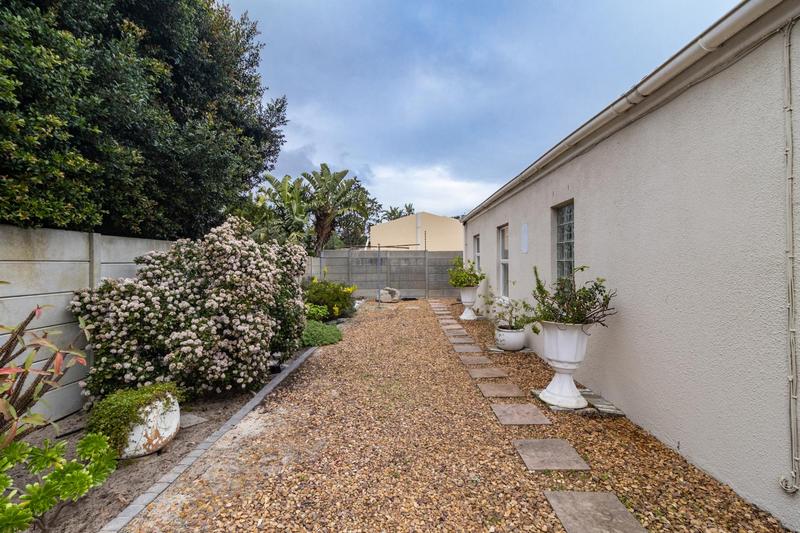 To Let 3 Bedroom Property for Rent in Table View Western Cape